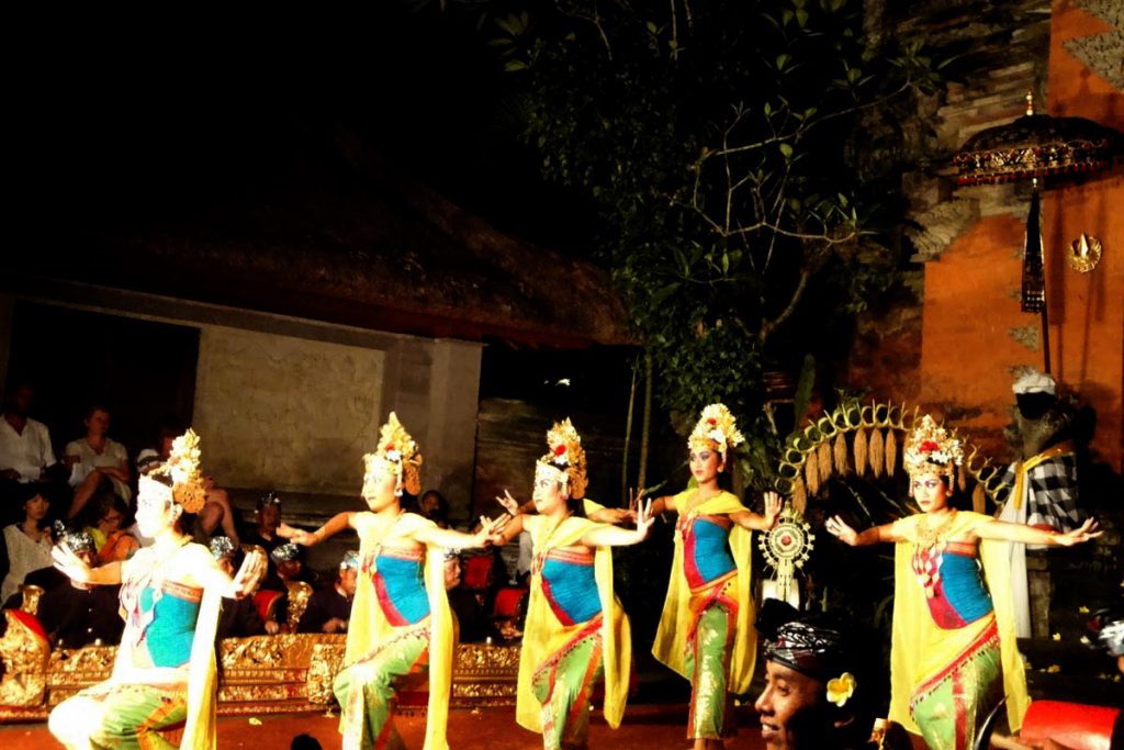 Múa Barong ở Ubud Palace, Bali