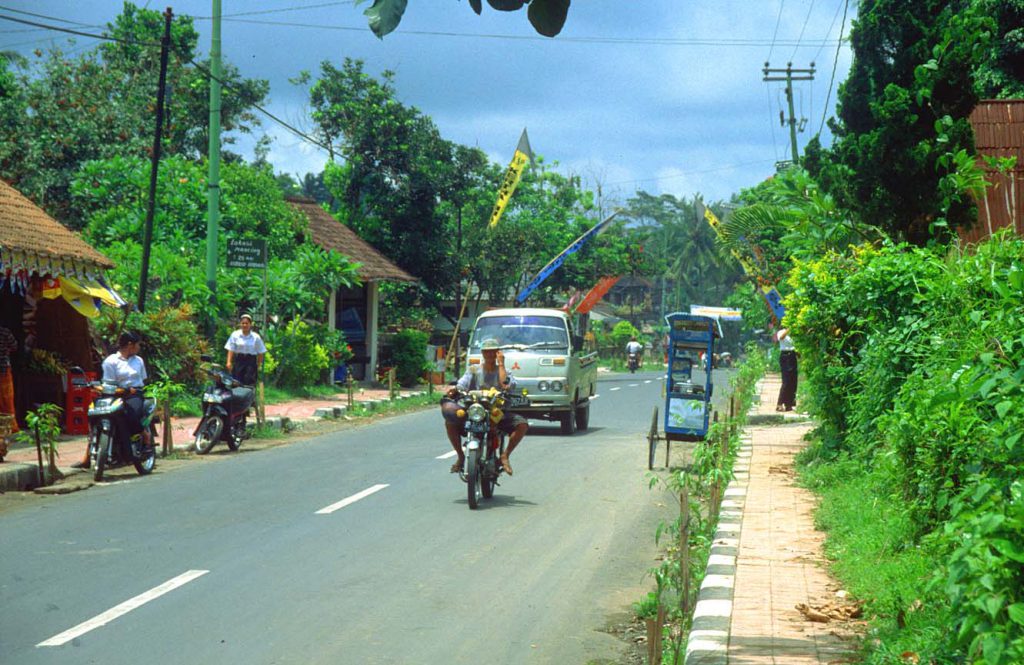 Vi vu xe máy ở Ubud, Bali