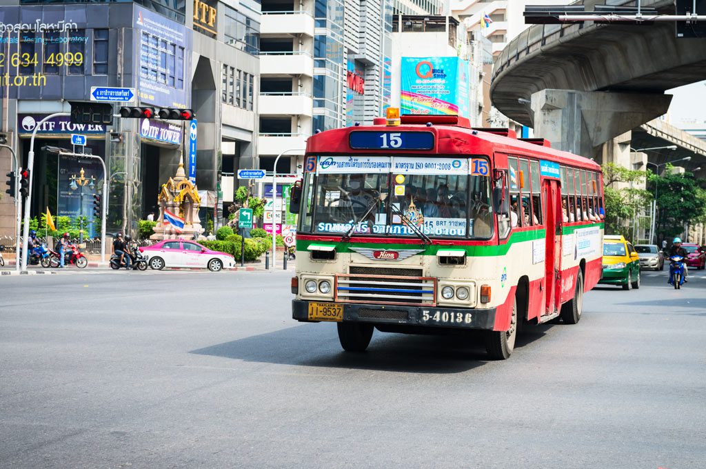 Đi lại ở Bangkok bằng xe buýt