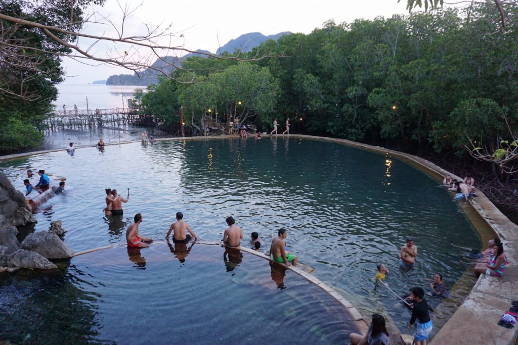 Kinh nghiệm du lịch bụi Coron - Hồ nước nóng Maquinit Hot Spring