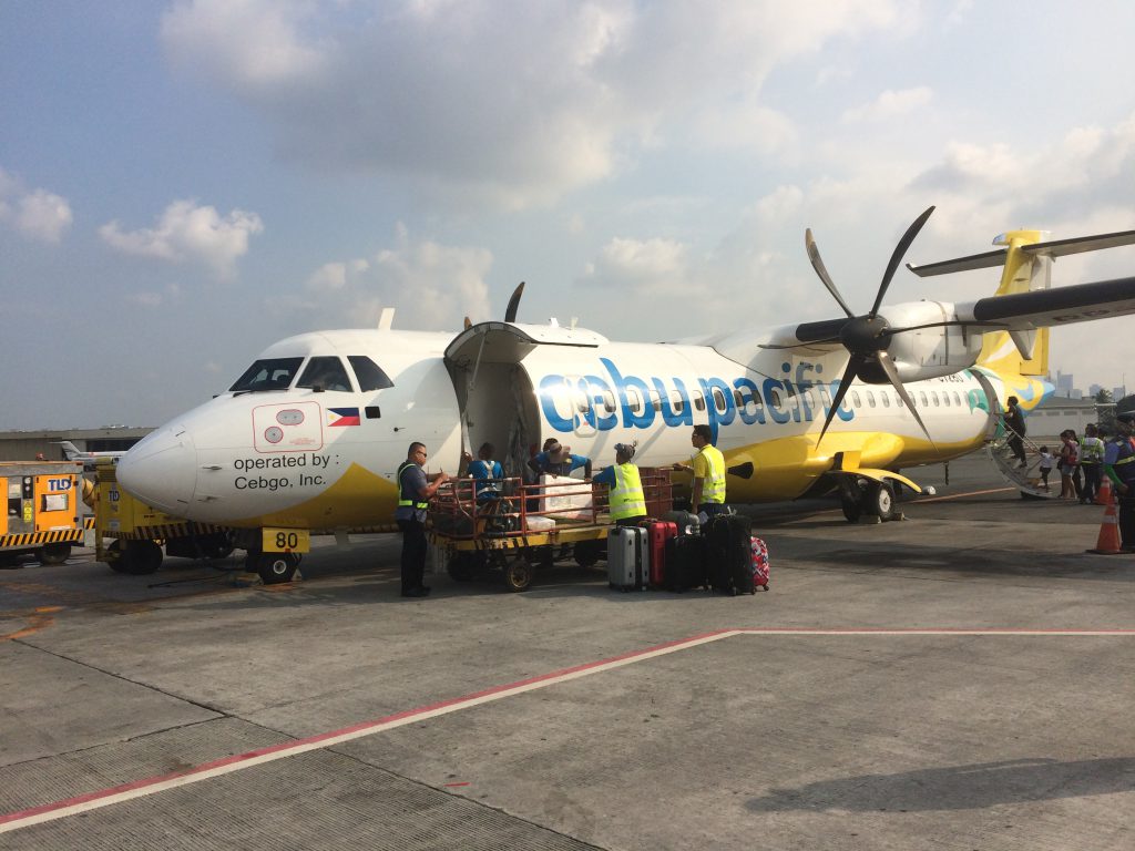 Kinh nghiệm du lịch bụi Coron - Máy bay đi Coron